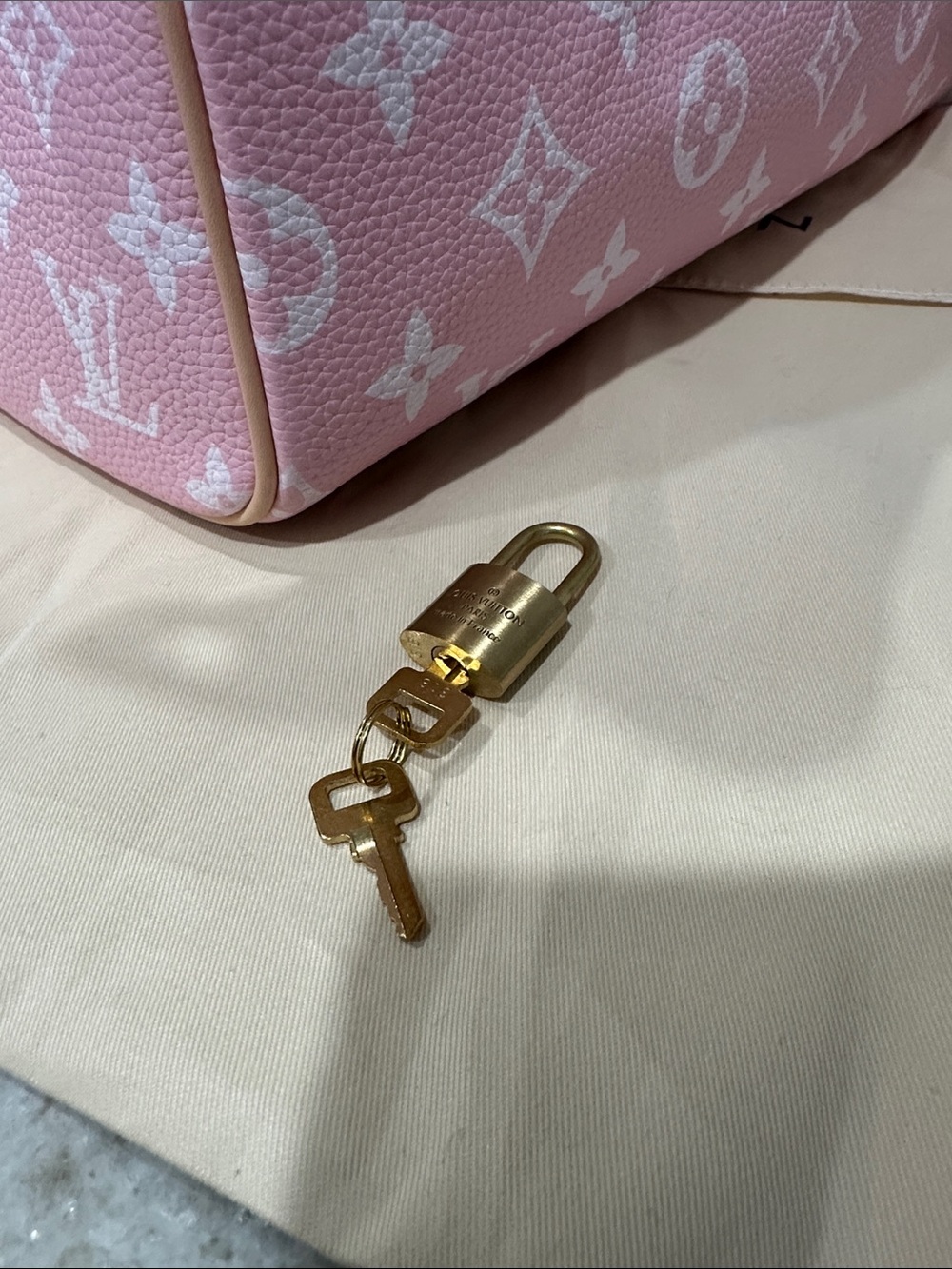 UNBRANDED Baby Pink Monogram size 30 Handbag. It’s beautiful - Picture 11 of 15